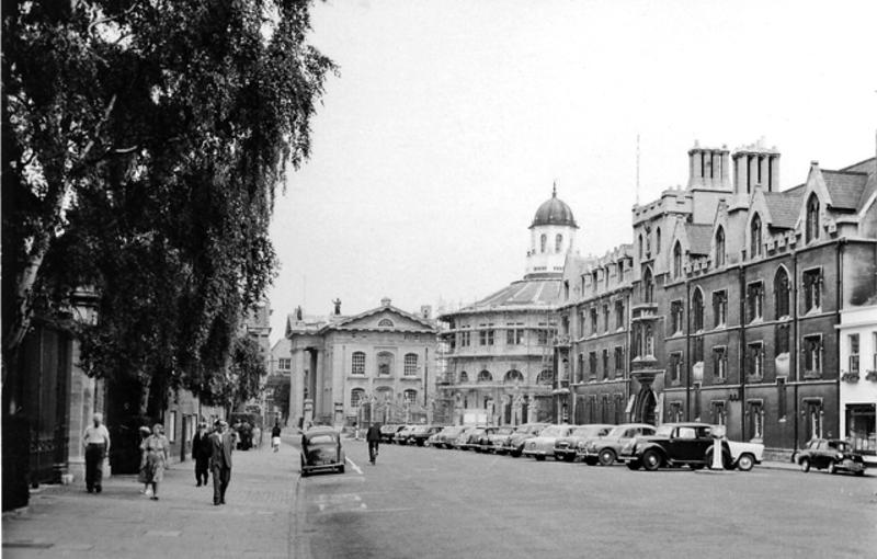 View east along part of Broad Street, Oxford, in 1960.