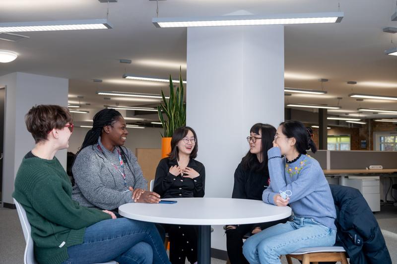 Oxford Sociology Students chatting with Yao Fu