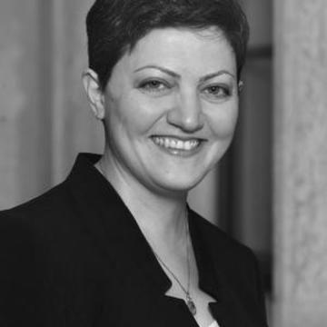 Black & white image of Maryam Alemzadeh
