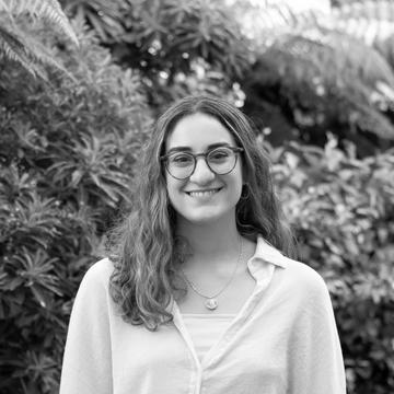 Black & white image of Erika Chabén