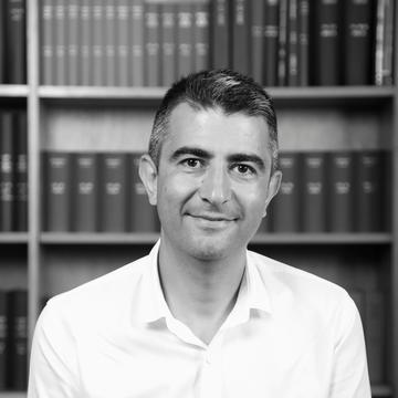 Black & white image of Ozan Aksoy