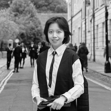 Black & white image of Qiuyue Lin