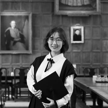 Black and white image of Yichen Amber Cheng