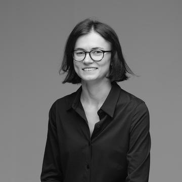 Black & white image of Ewa Batyra