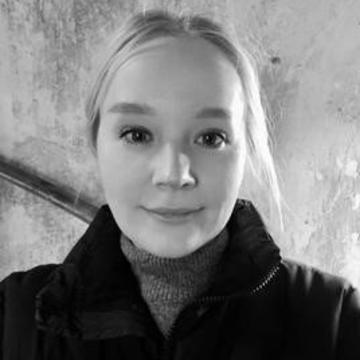 Black & white image of Loli Kim