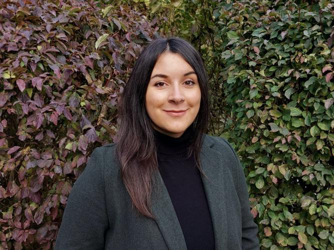 Image of Alicia Garcia Sierra outside