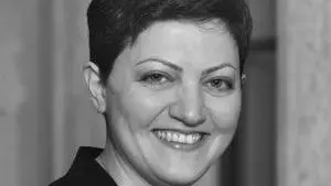 Black & white image of Maryam Alemzadeh