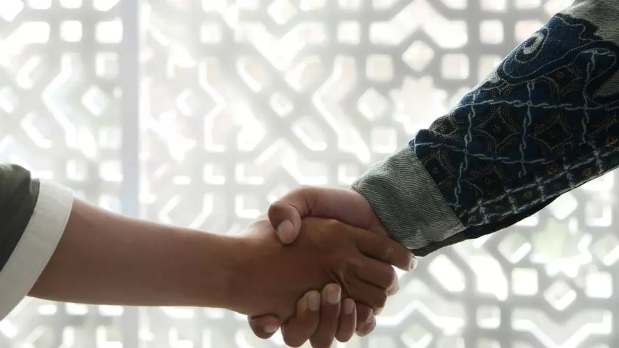 Image of two people shaking hands