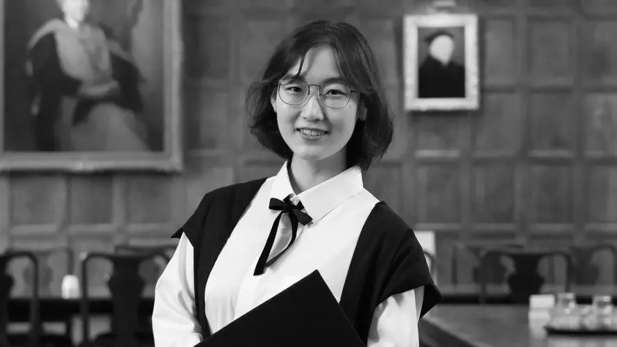 Black and white image of Yichen Amber Cheng