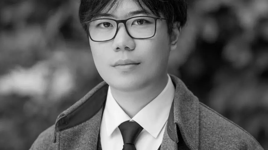 Black & white image of Haohao Lei