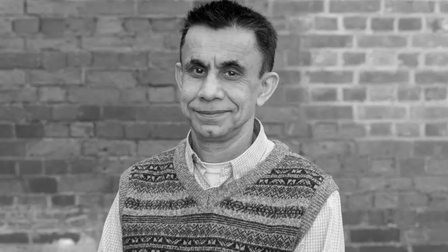 Black & white image of Khalid Omer