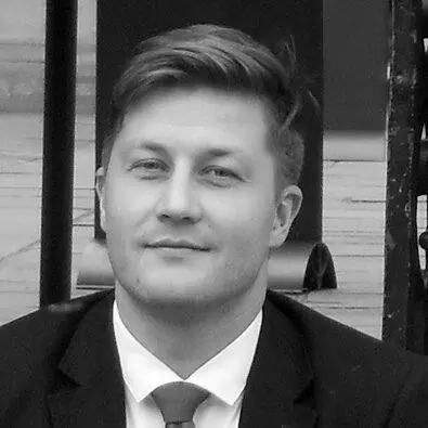 Black & white image of Fabian Braesemann