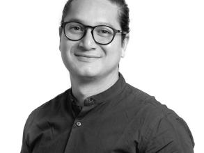 jose manuel aburto in black and white