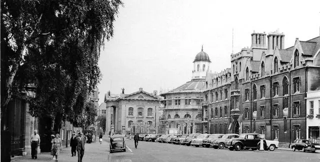 View east along part of Broad Street, Oxford, in 1960.