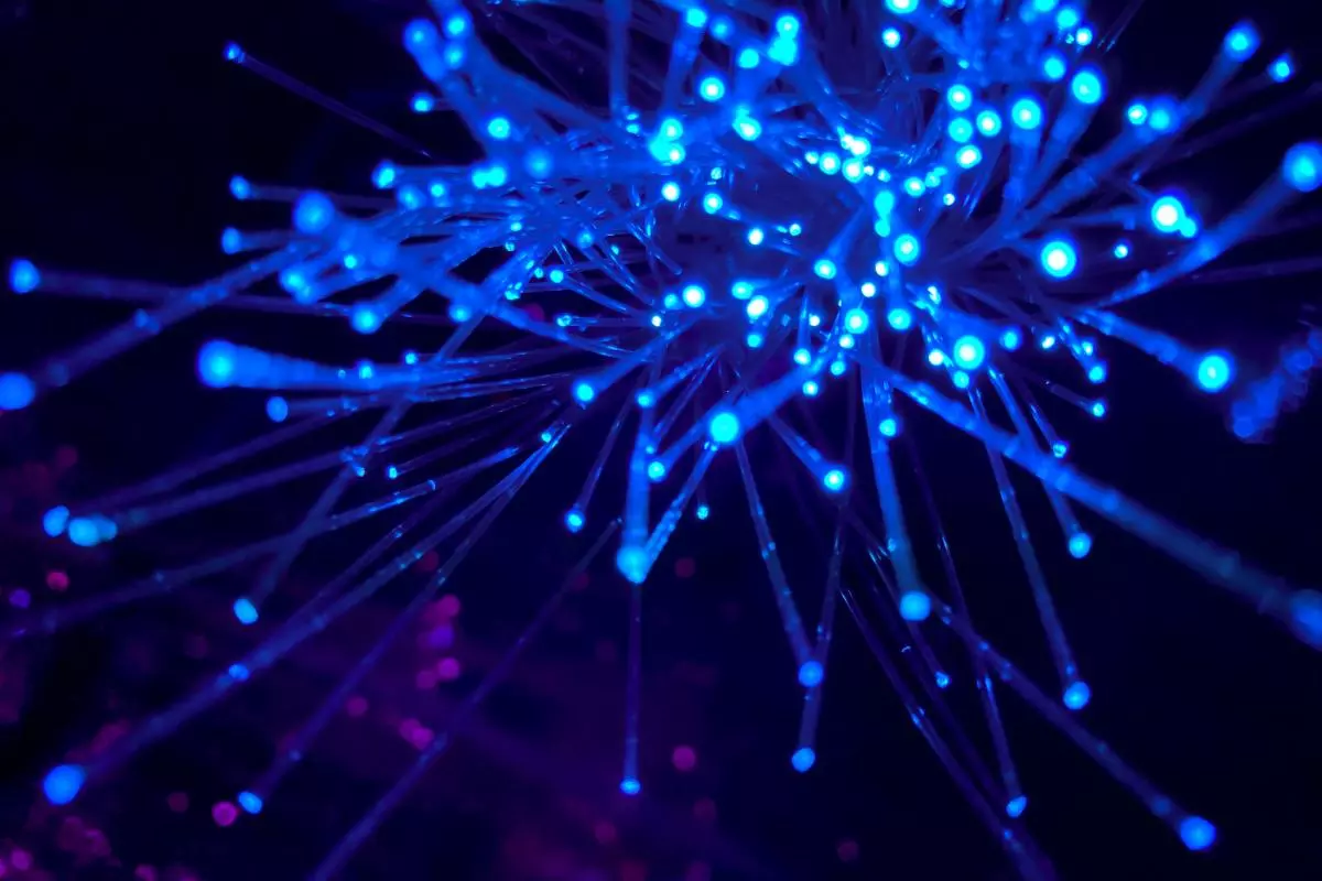 Blue fibre optics